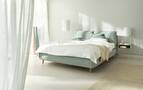 Schlafzimmer-Bett, leichtes Boxspringbett mit weichem Kopfhaupt aus losen Kissen